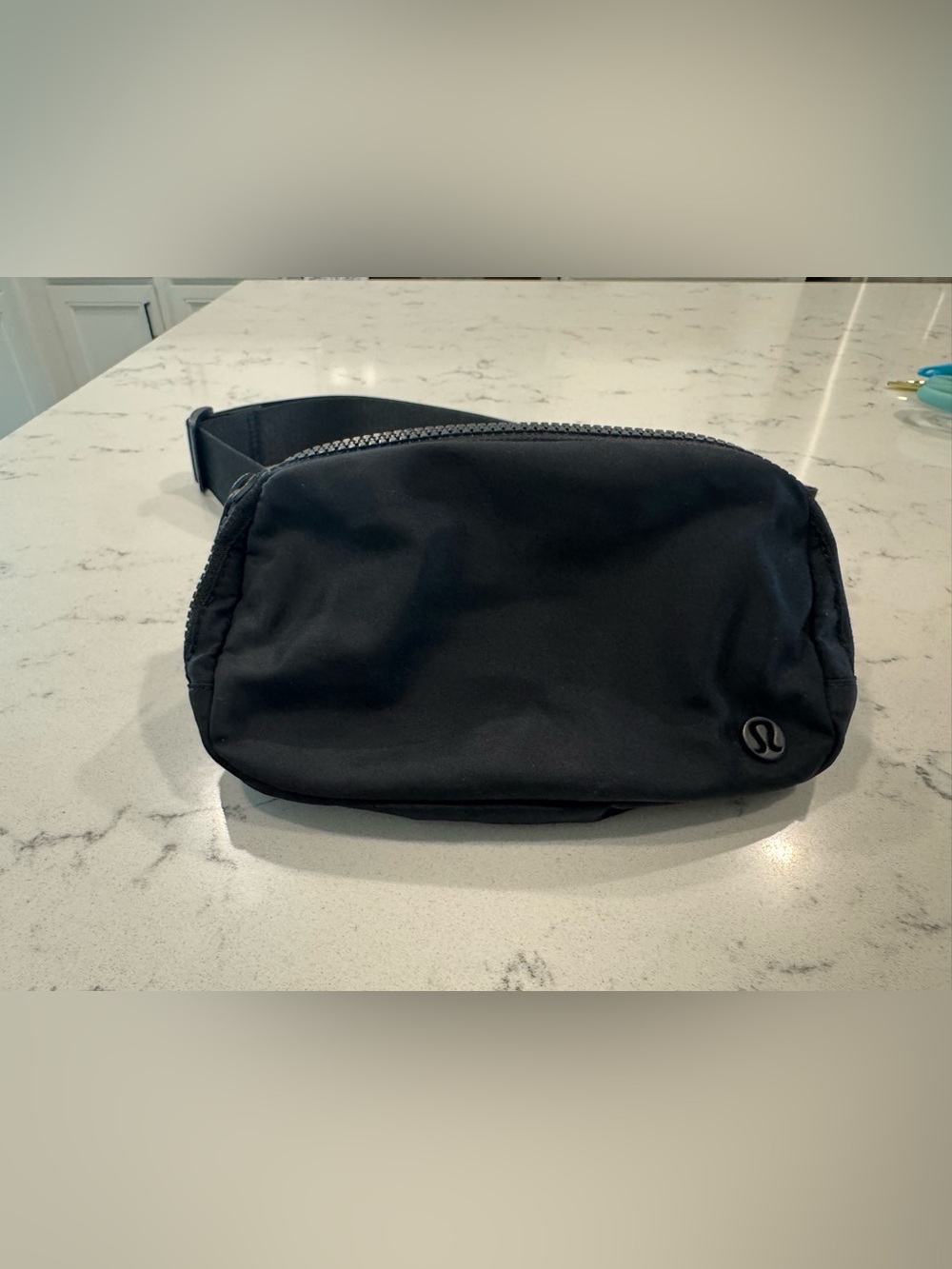 Lululemon Everywhere Belt Bah 1L in Black
